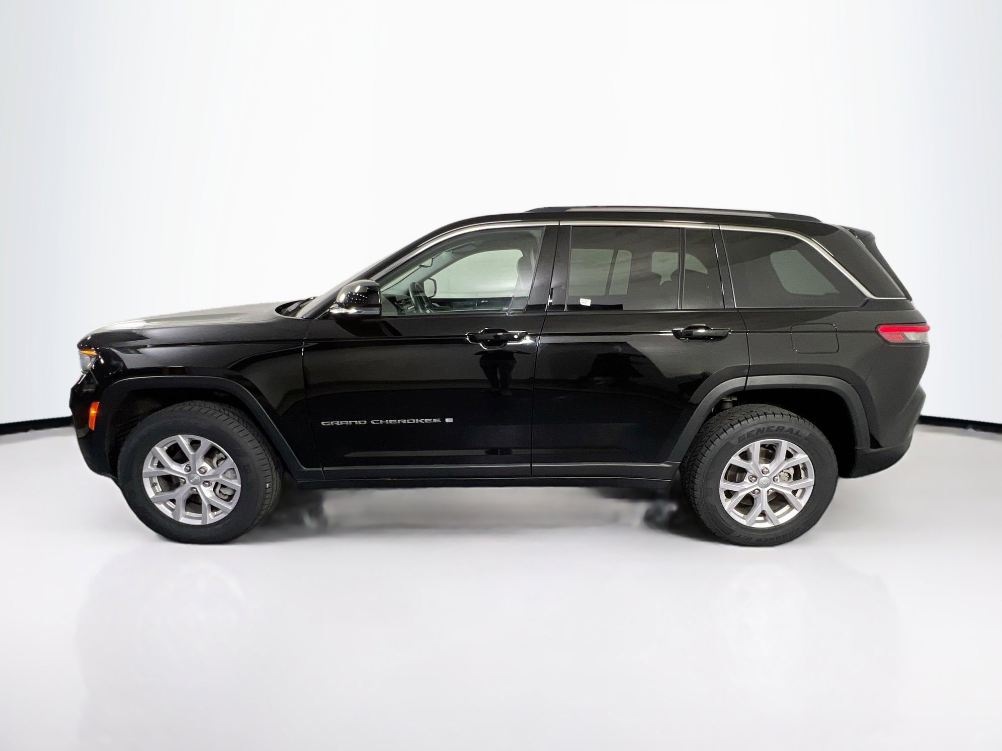 Used 2022 Jeep Grand Cherokee Limited image 8