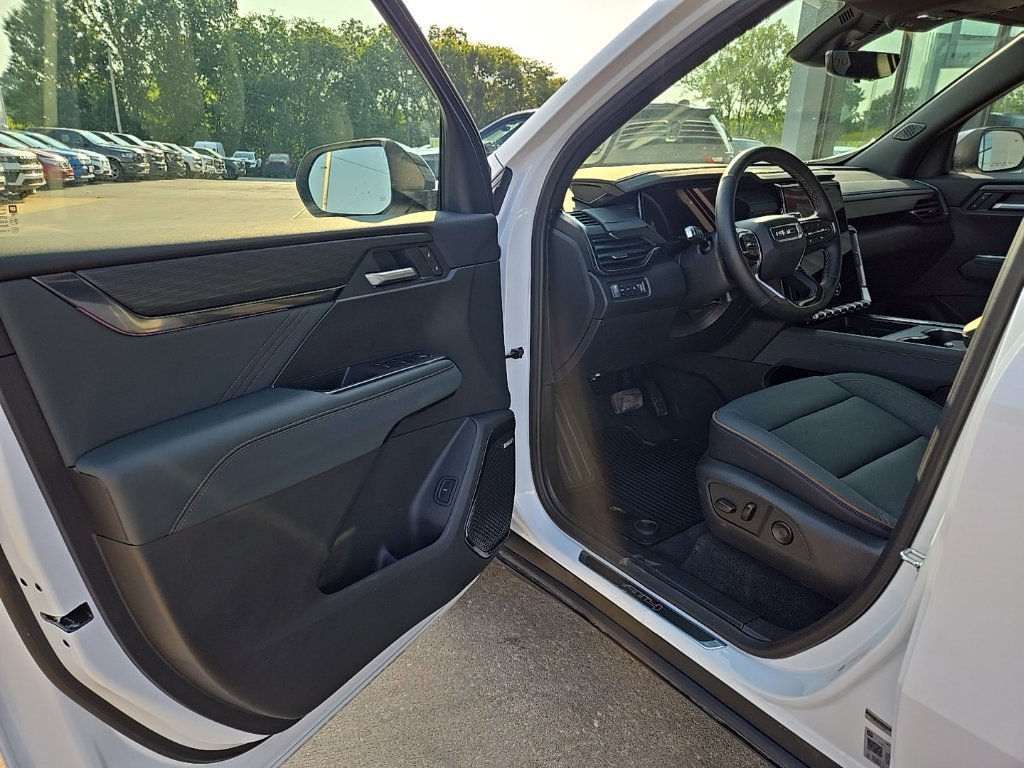 Used 2026 GMC Acadia AT4 w/ Luxury Package AWD/4WD image 32