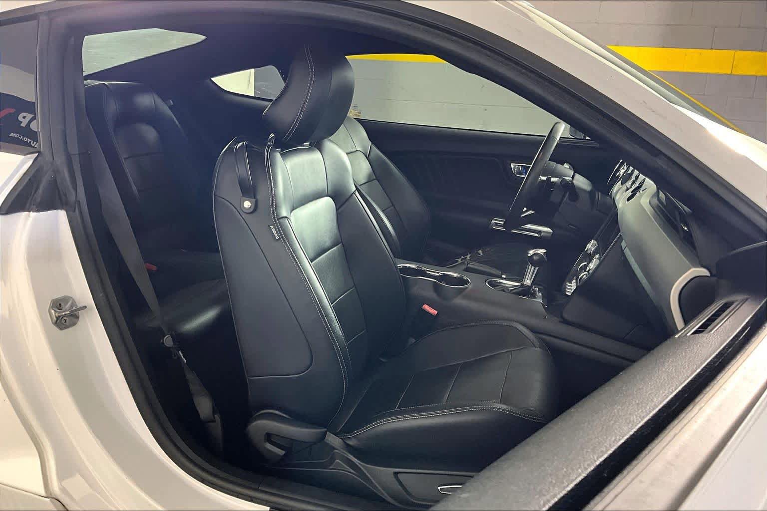 Used 2017 Ford Mustang Premium RWD image 8