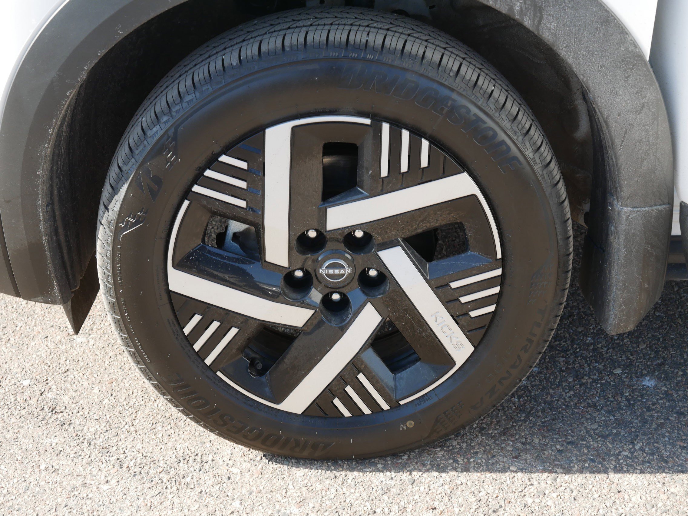 Certified 2025 Nissan Kicks SV image 15