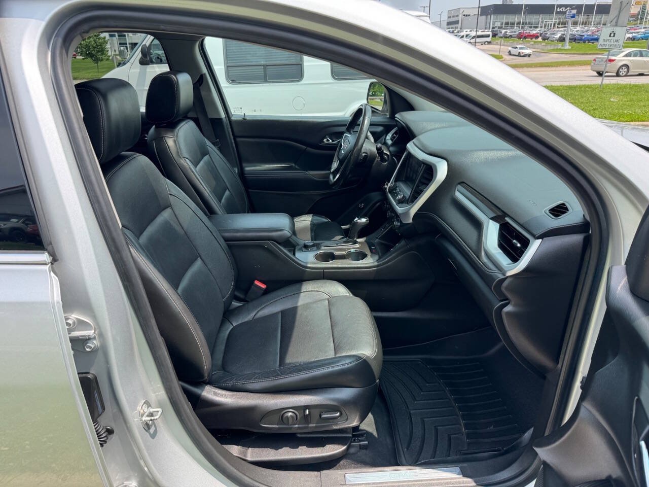 Used 2017 GMC Acadia SLT AWD/4WD image 16