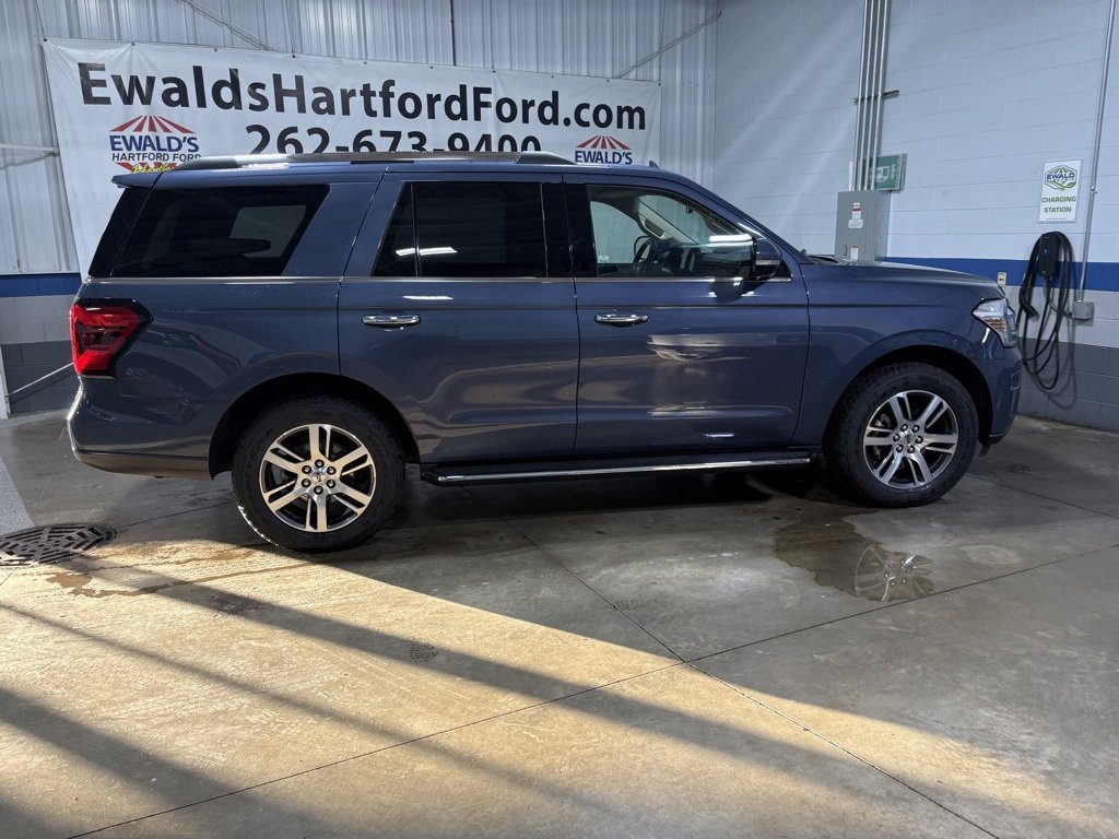 Used 2022 Ford Expedition Limited image 7