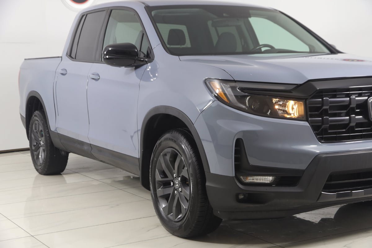 Used 2025 Honda Ridgeline Sport image 31