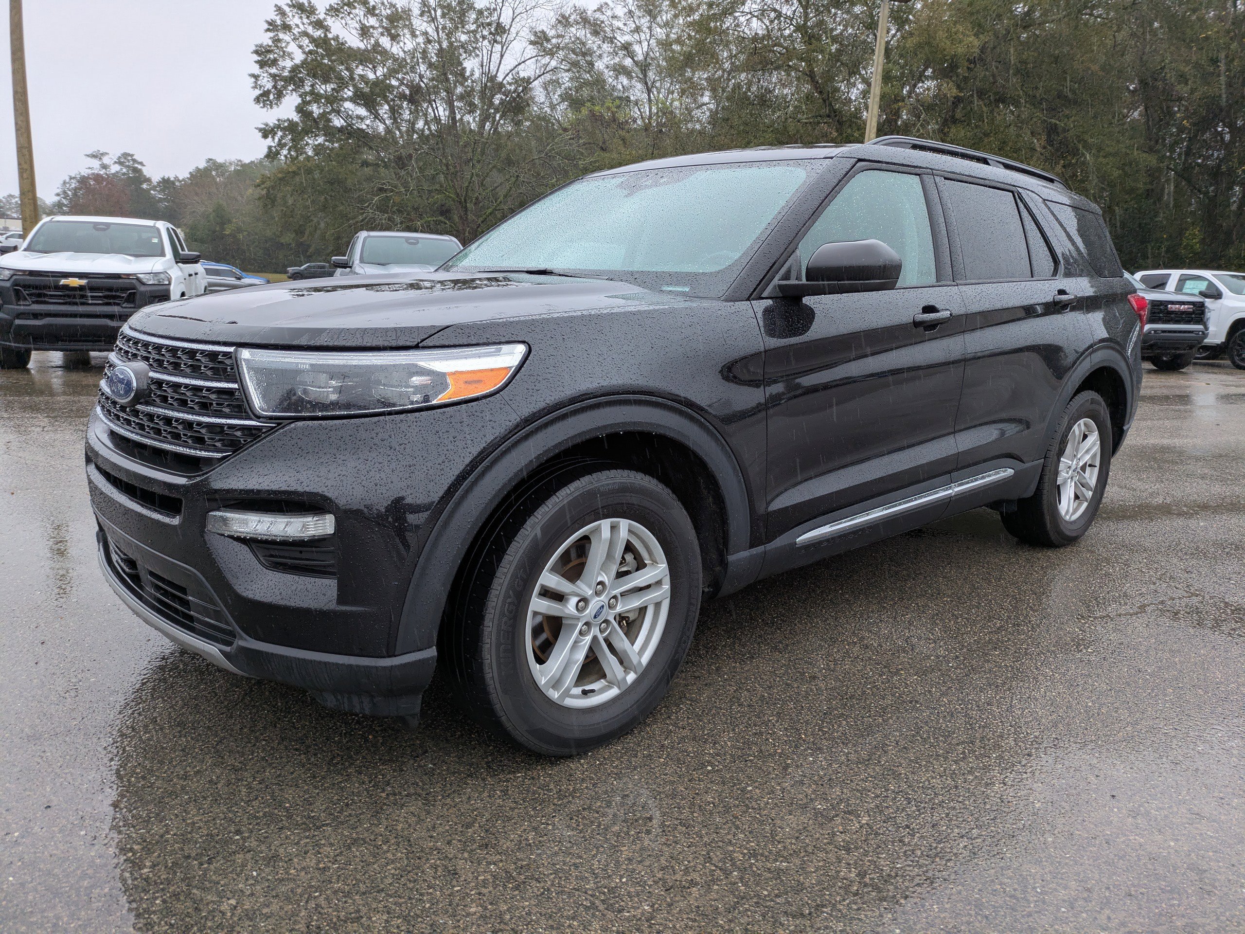 Used 2022 Ford Explorer XLT w/ Equipment Group 202A image 8