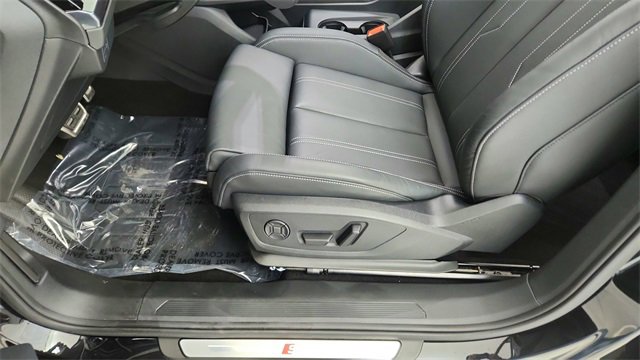 Used 2025 Audi Q4 e-tron Premium w/ Convenience Package image 35