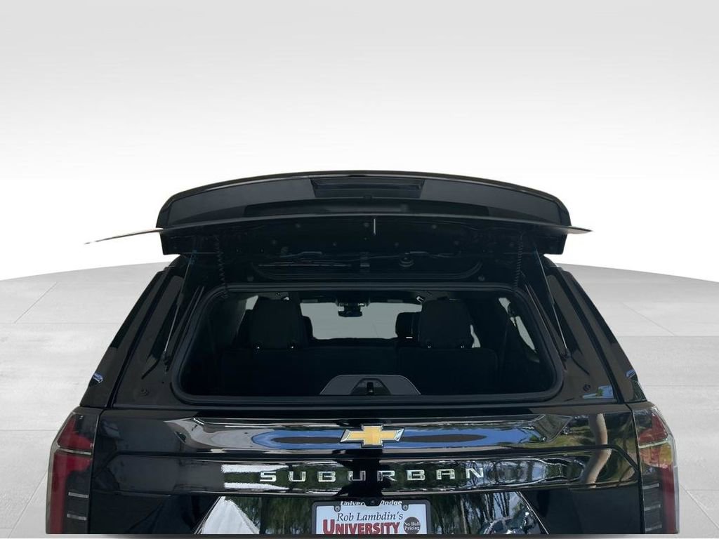 Used 2025 Chevrolet Suburban LS RWD image 34