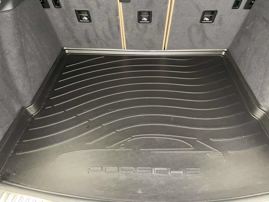 Certified 2025 Porsche Macan AWD/4WD image 20