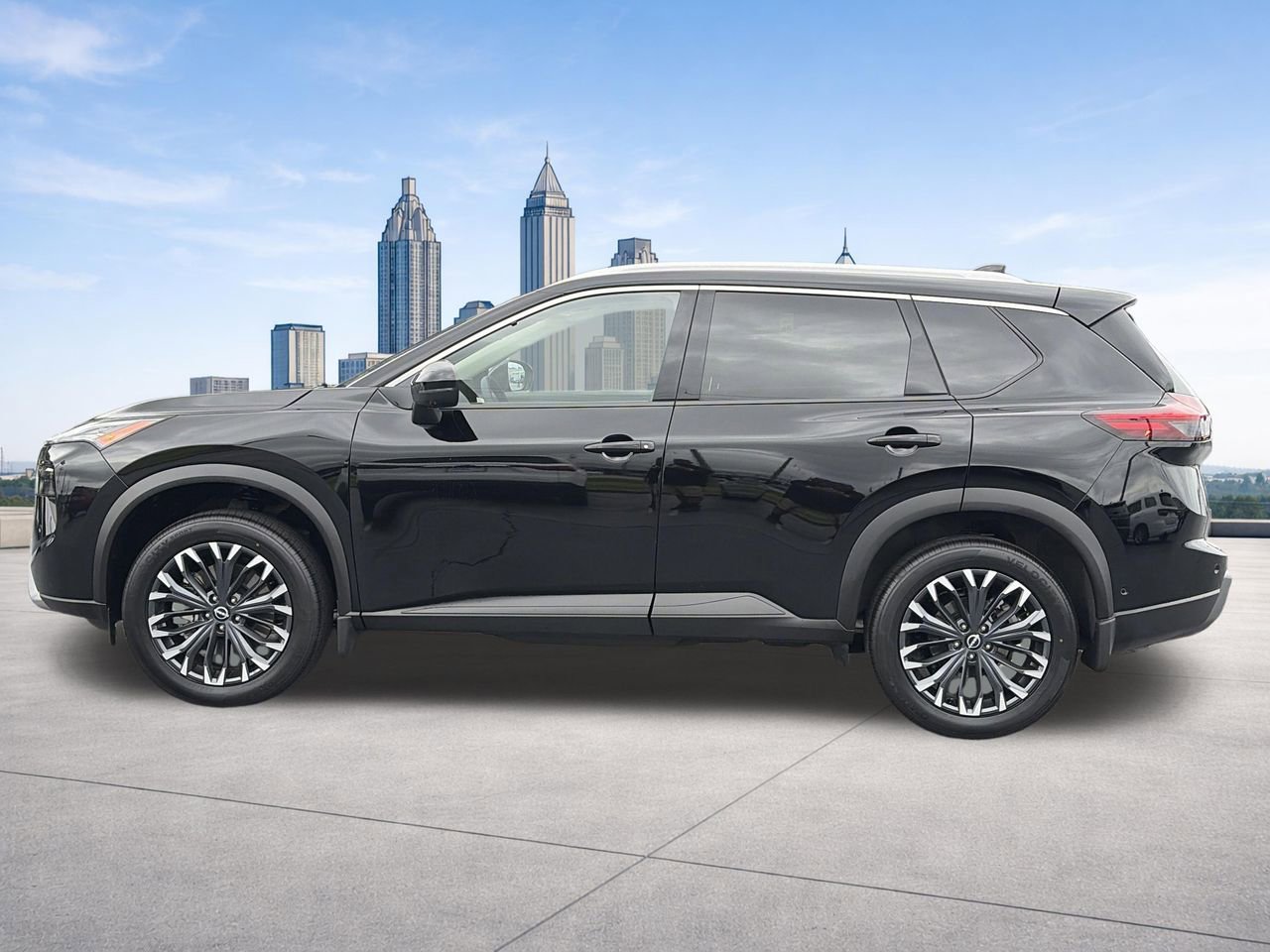 Certified 2025 Nissan Rogue SL w/ Tech Package FWD image 2