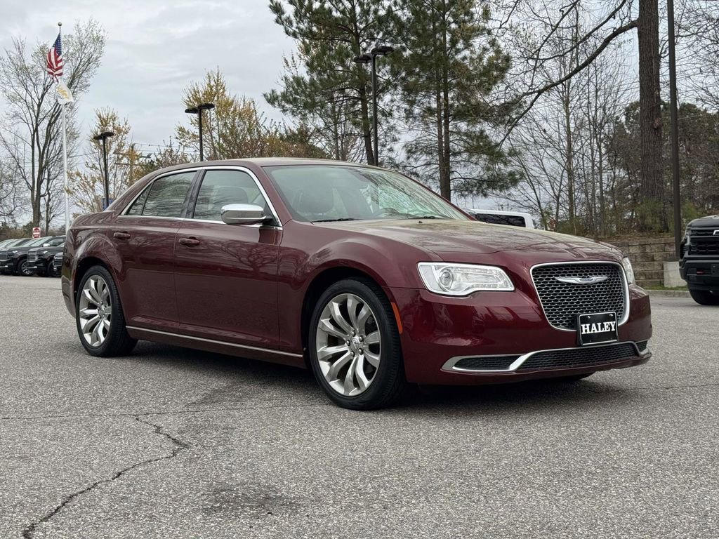 Used 2019 Chrysler 300 Touring w/ Chrome Appearance Package image 2