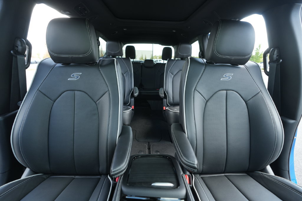 New 2027 Chrysler Pacifica Limited FWD image 38
