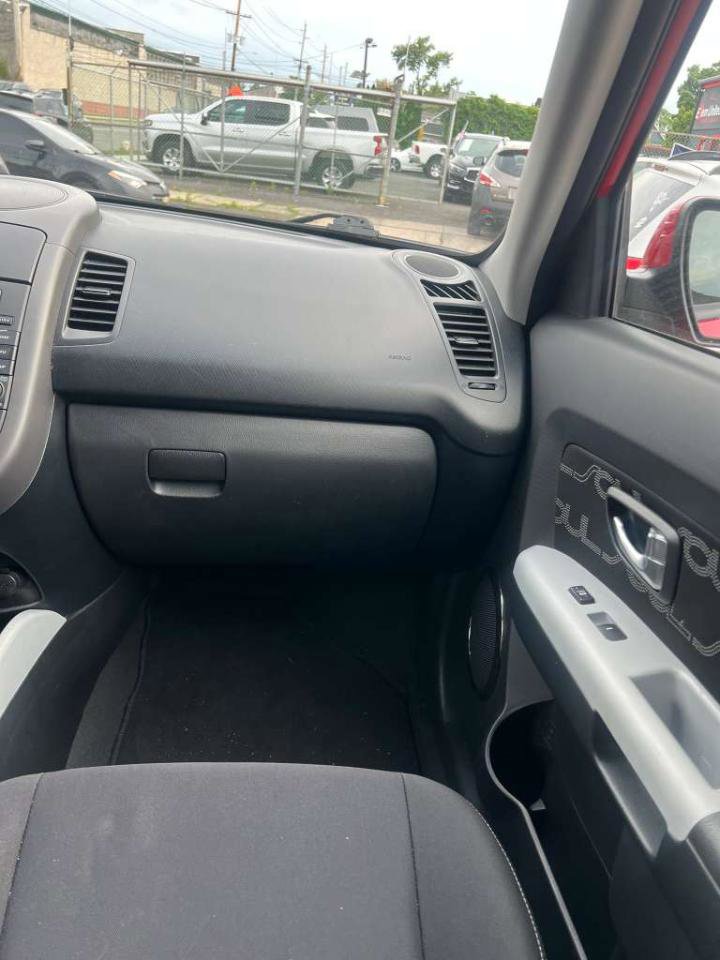 Used 2012 Kia Soul + FWD image 29