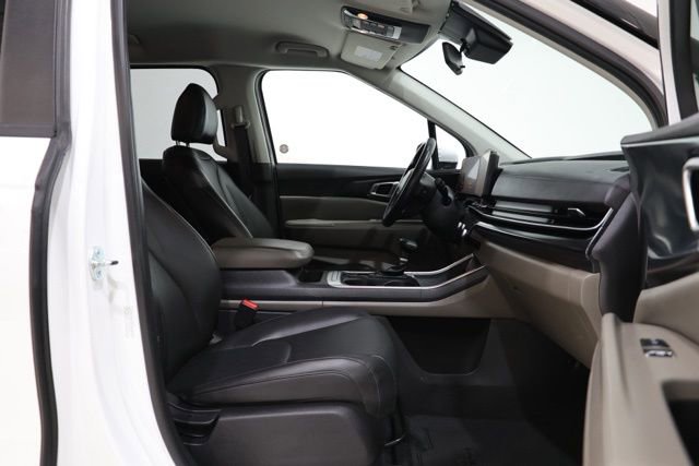 Used 2025 Kia Carnival image 36