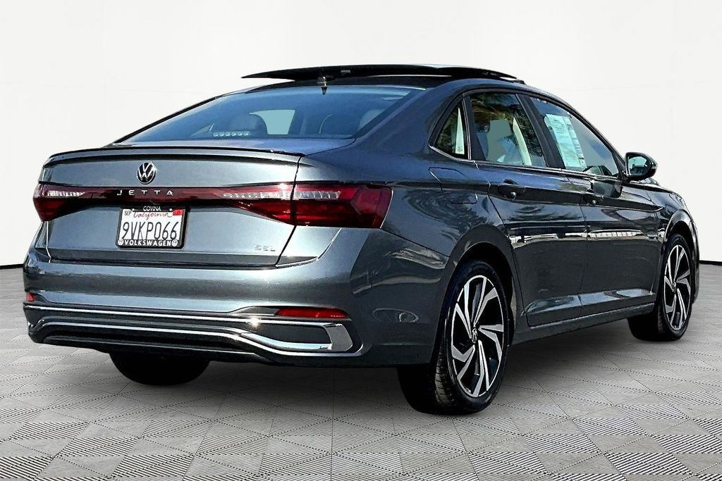Used 2025 Volkswagen Jetta SEL image 6