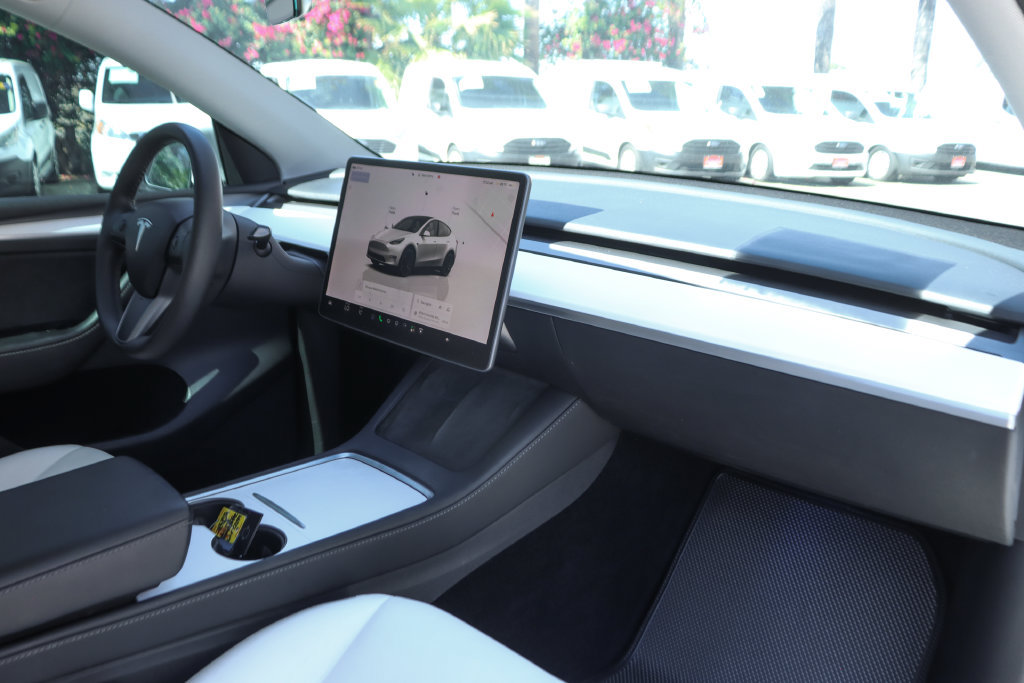 Used 2023 Tesla Model Y Performance AWD/4WD image 36