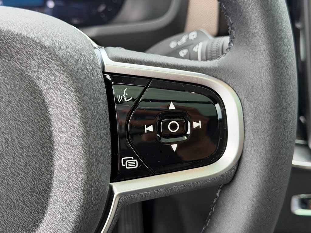 New 2026 Volvo XC90 B6 Plus w/ Protection Package Premier AWD/4WD image 19