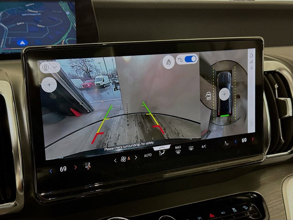 Certified 2025 Ford Expedition Platinum image 5