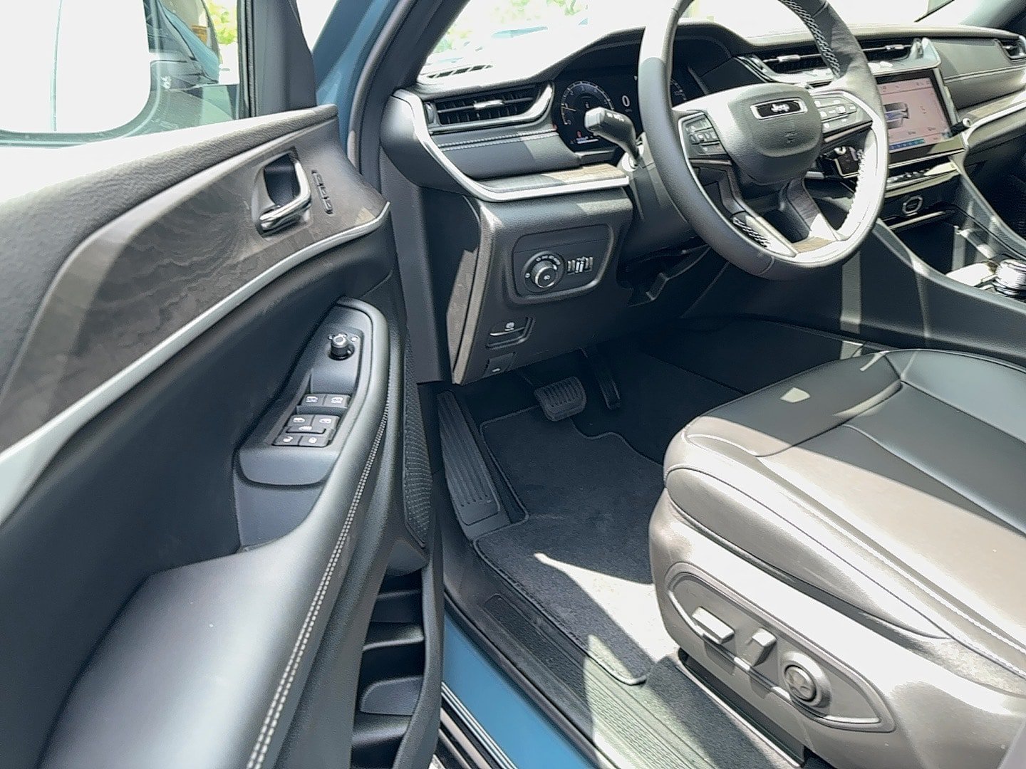 New 2026 Jeep Grand Cherokee Limited AWD/4WD image 16