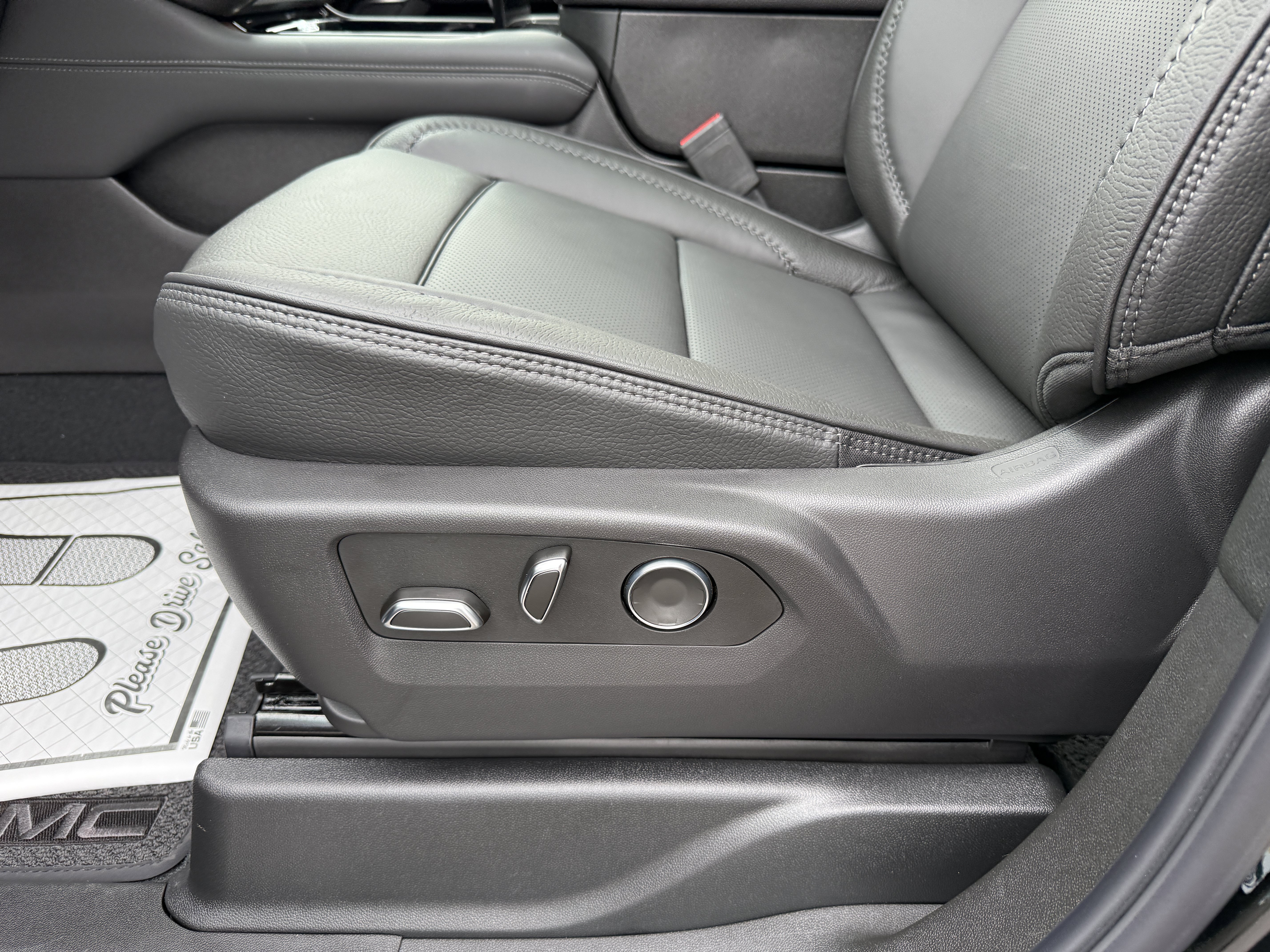 New 2027 GMC Yukon XL Denali AWD/4WD image 27