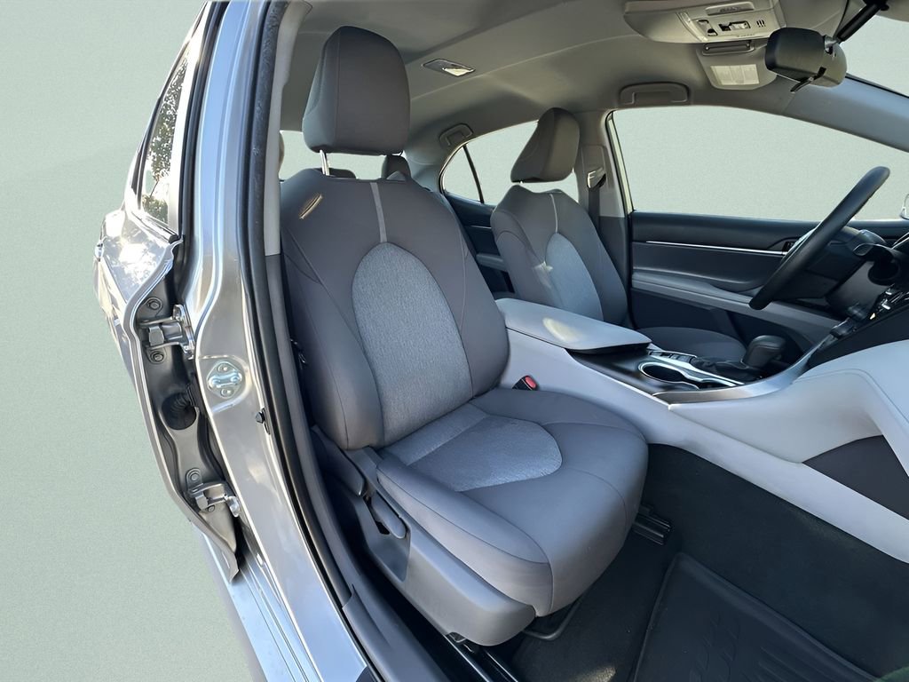 Used 2021 Toyota Camry LE image 29