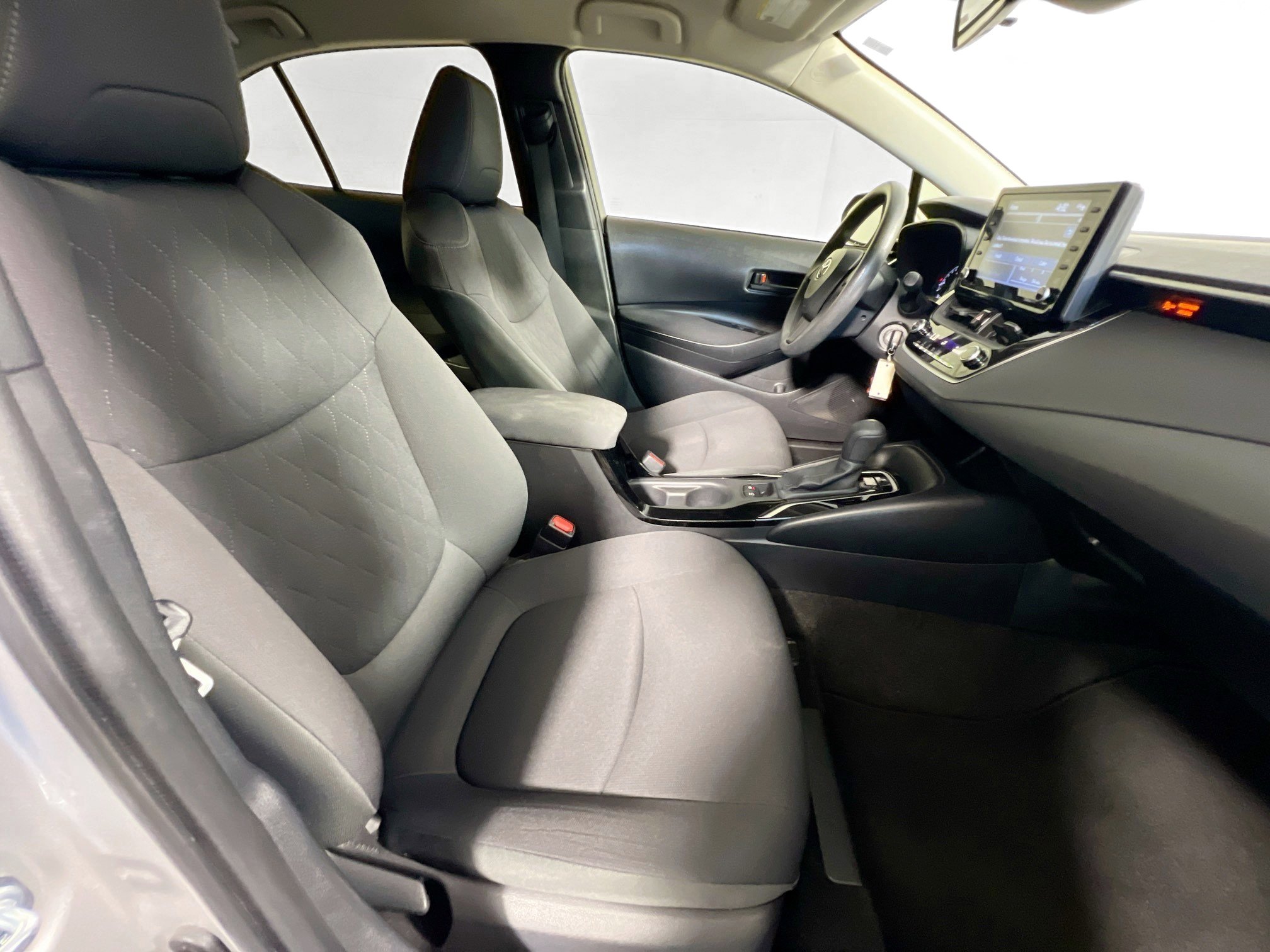 Used 2022 Toyota Corolla LE FWD image 29