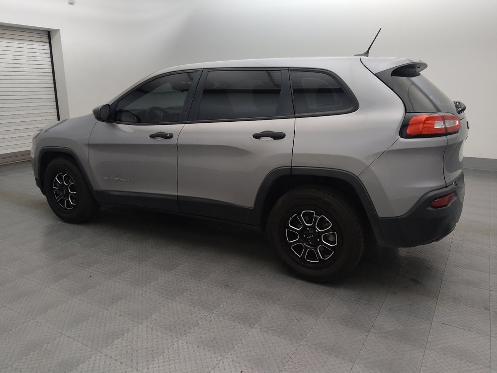Used 2015 Jeep Cherokee Sport FWD image 3