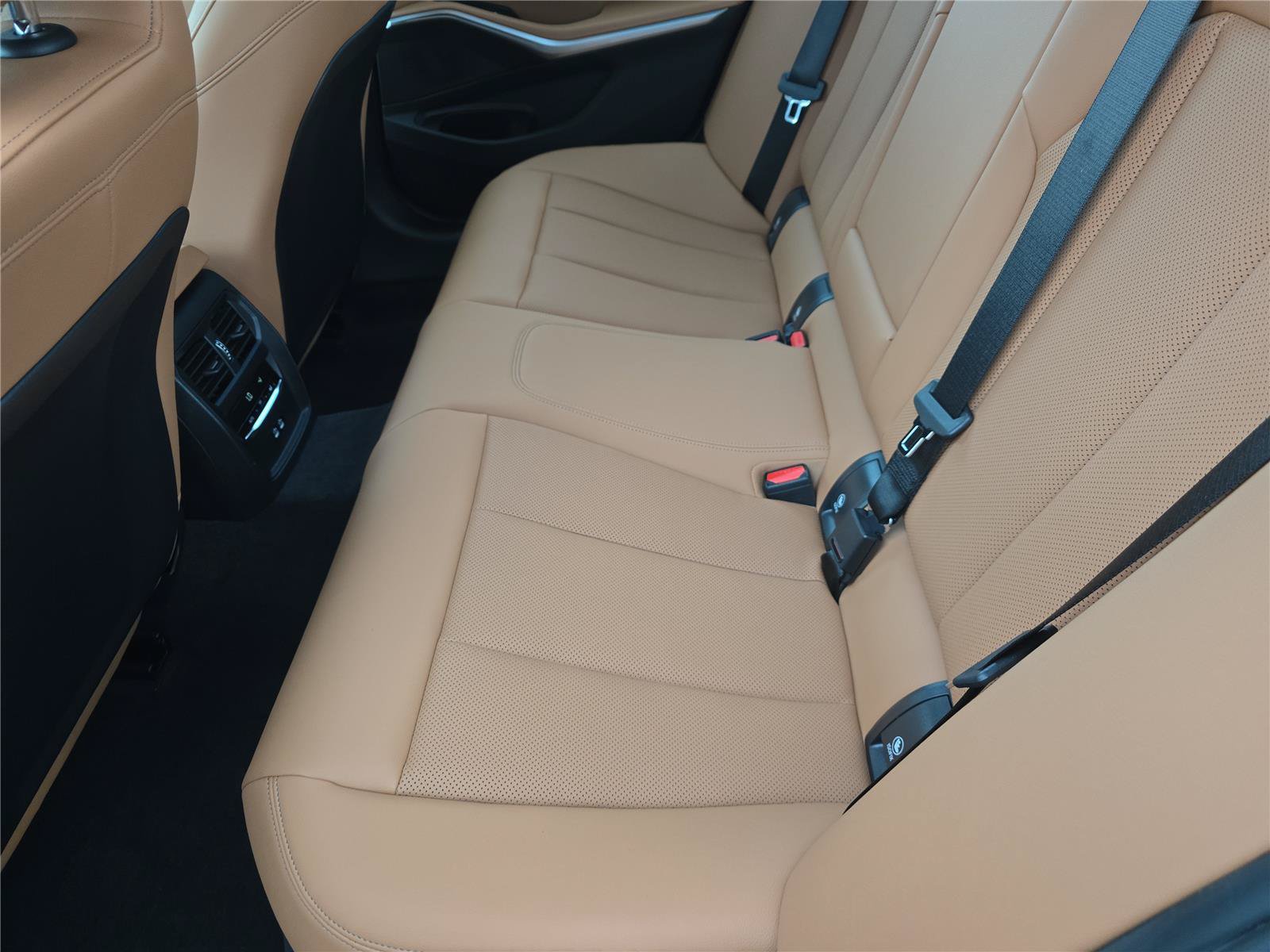 Used 2026 BMW 330i Sedan w/ Convenience Package RWD image 11