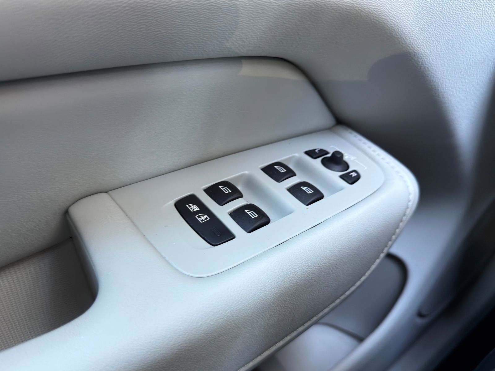 Used 2024 Volvo XC60 T8 Ultimate w/ Protection Package Premier image 22