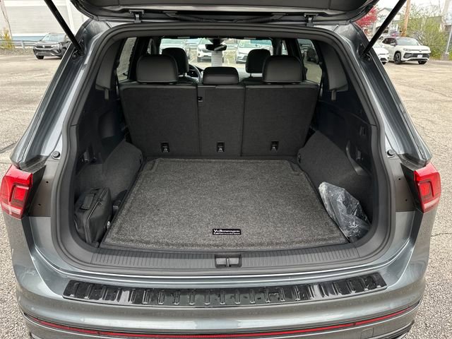Certified 2023 Volkswagen Tiguan SE R-Line AWD/4WD image 33