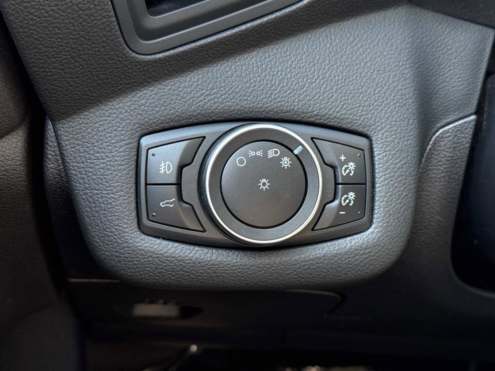 Used 2017 Ford Escape SE image 13