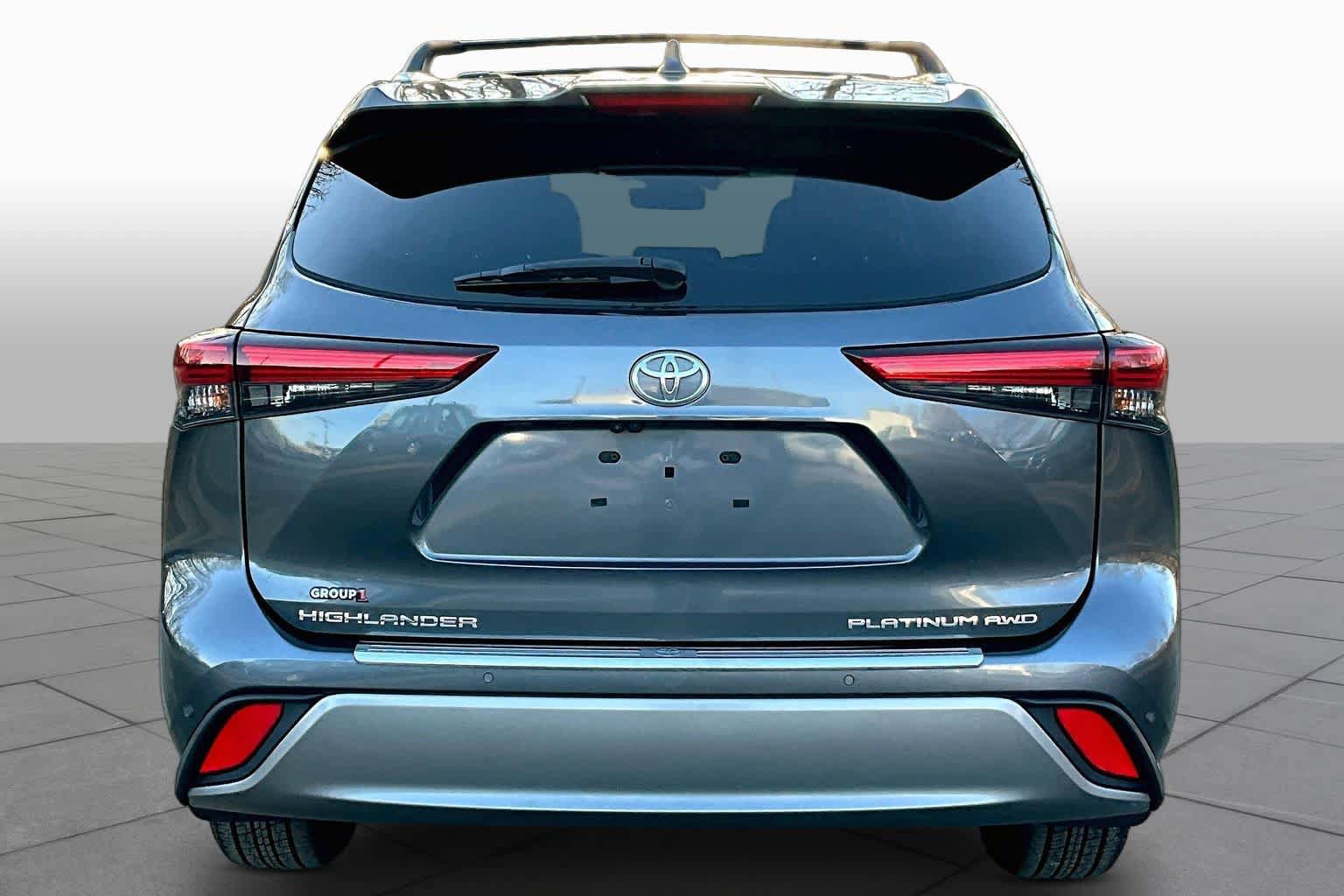 Used 2023 Toyota Highlander Platinum AWD/4WD image 5