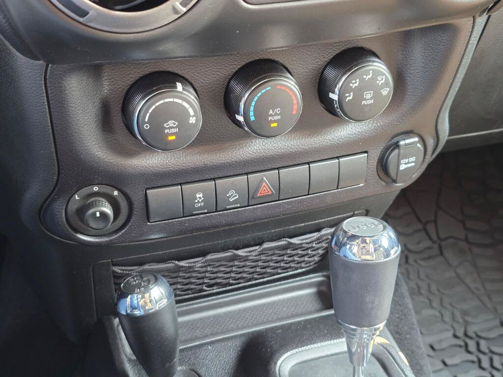 Used 2015 Jeep Wrangler Sport AWD/4WD image 25