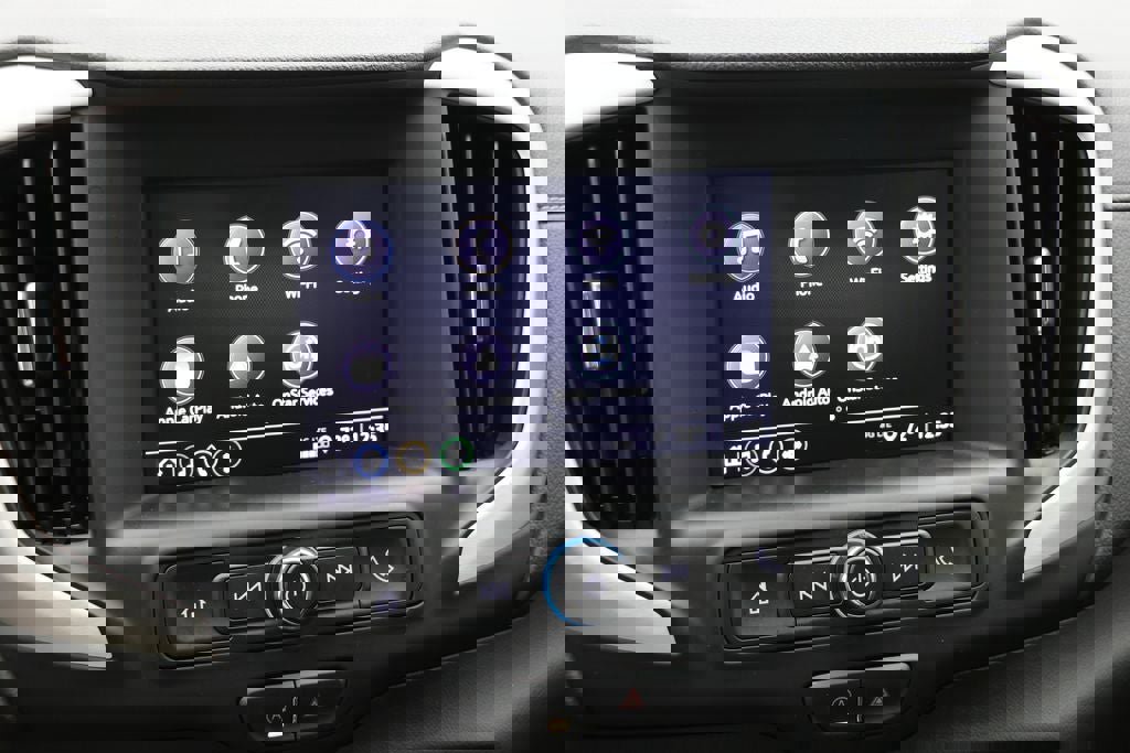 Used 2024 GMC Terrain SLE image 22