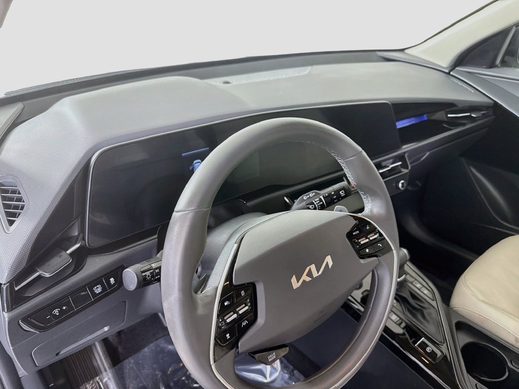 Used 2023 Kia Niro EX FWD image 22