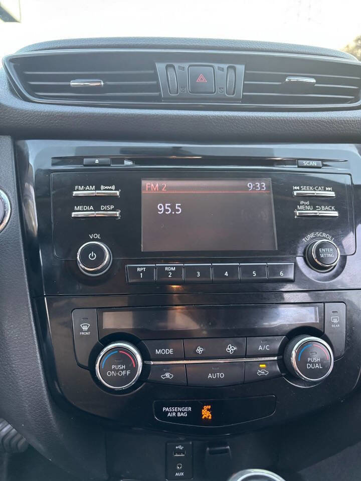 Used 2018 Nissan Rogue Sport SV image 18