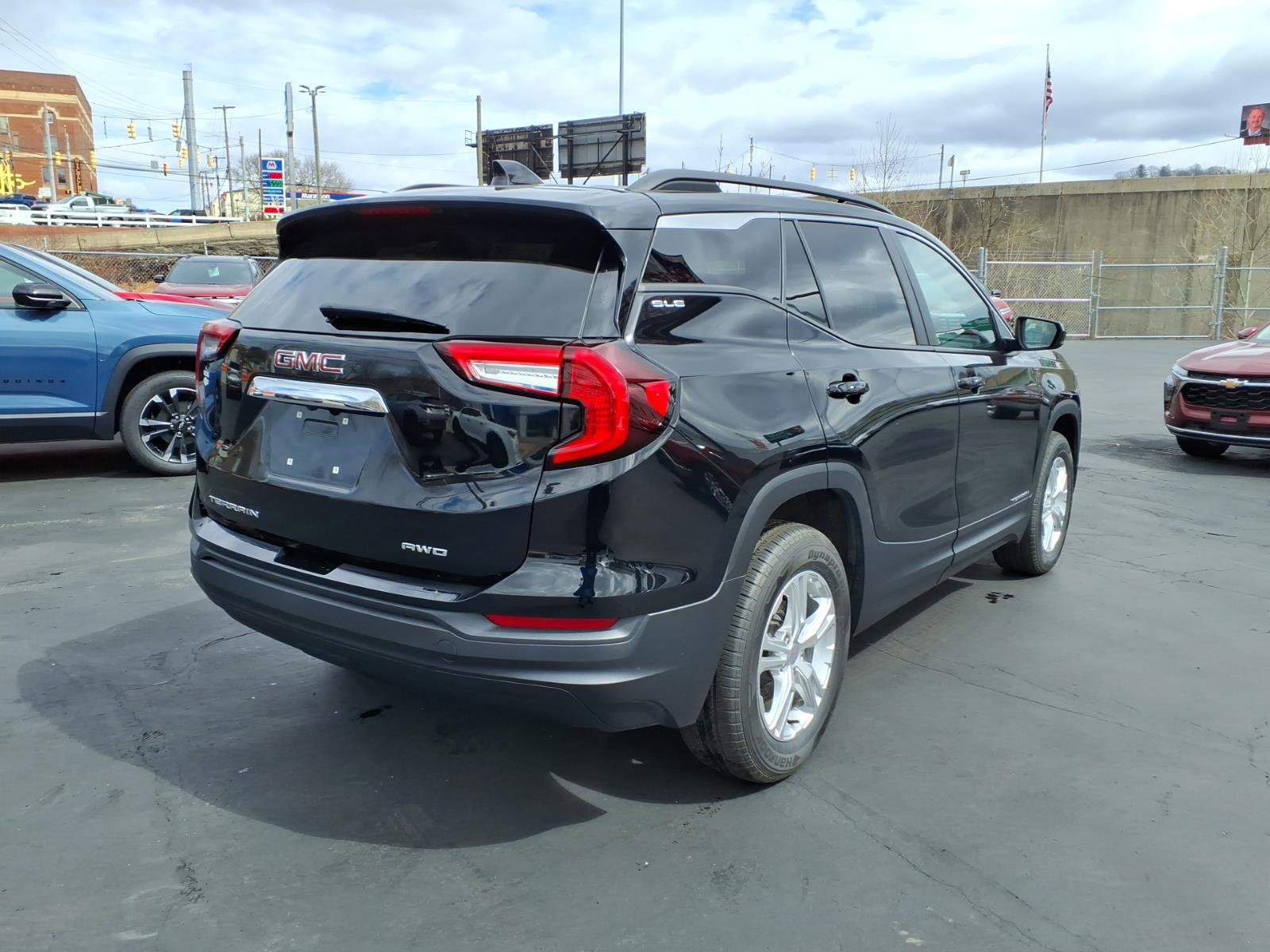 Certified 2024 GMC Terrain SLE w/ Driver Convenience Package image 4