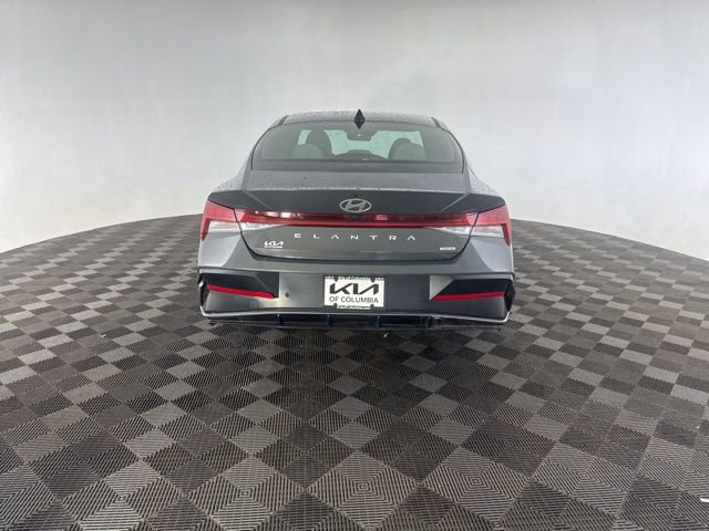 Used 2024 Hyundai Elantra Limited image 8