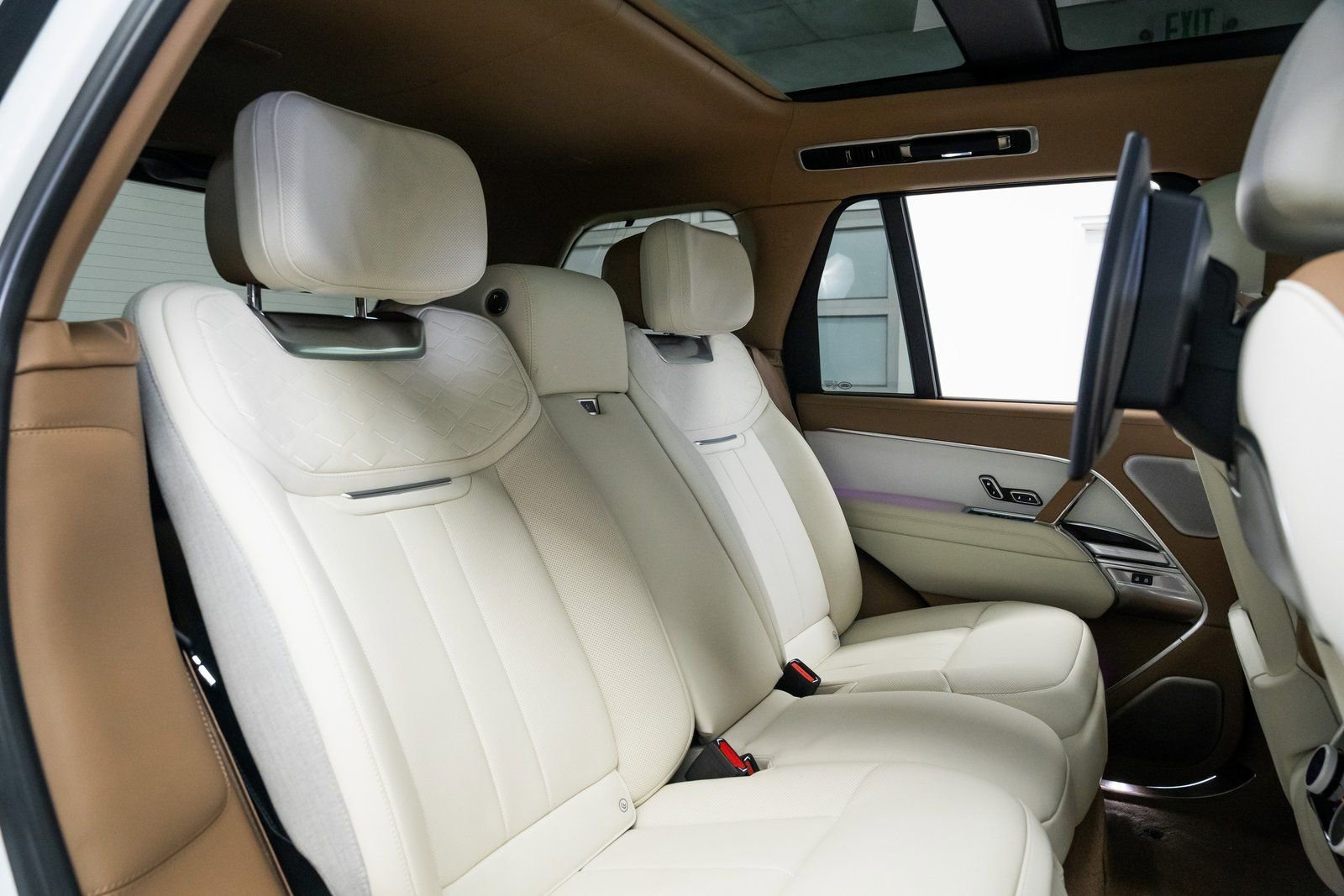 Used 2023 Land Rover Range Rover SV image 27