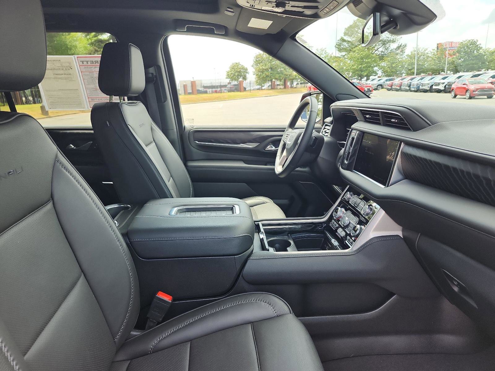 Used 2024 GMC Yukon Denali image 8