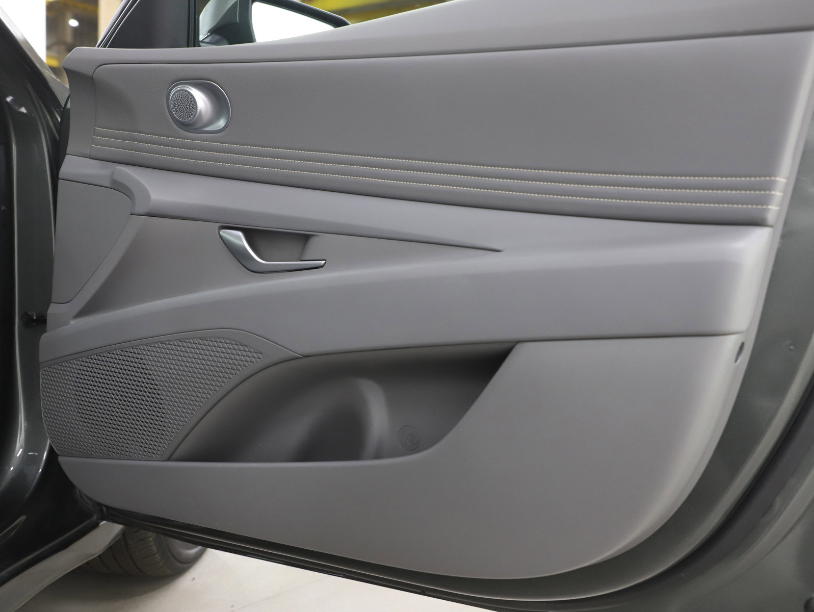 Used 2024 Hyundai Elantra SEL w/ Convenience Package image 9