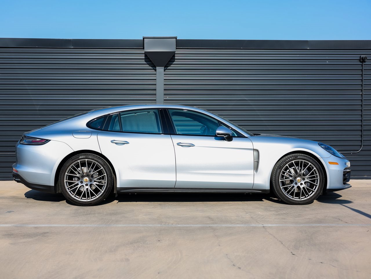 Certified 2023 Porsche Panamera Platinum Edition image 8