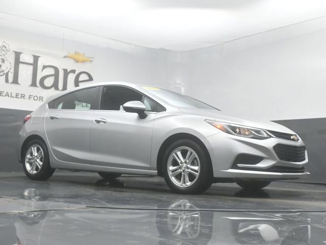 Used 2017 Chevrolet Cruze LT w/ Convenience Package FWD image 2