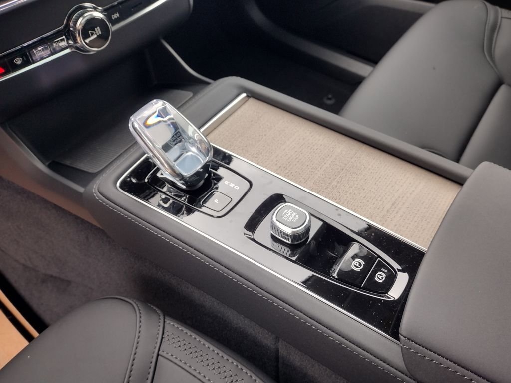 New 2026 Volvo XC90 B6 Plus w/ Protection Package Premier image 18