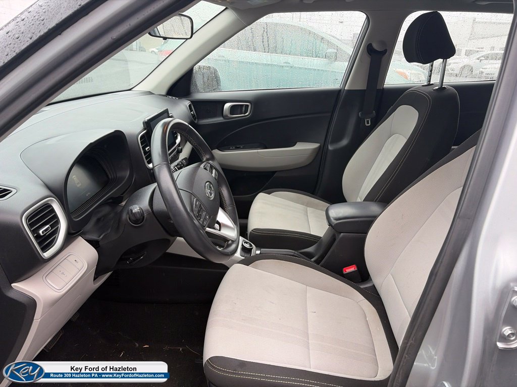 Used 2025 Hyundai Venue SEL FWD image 17