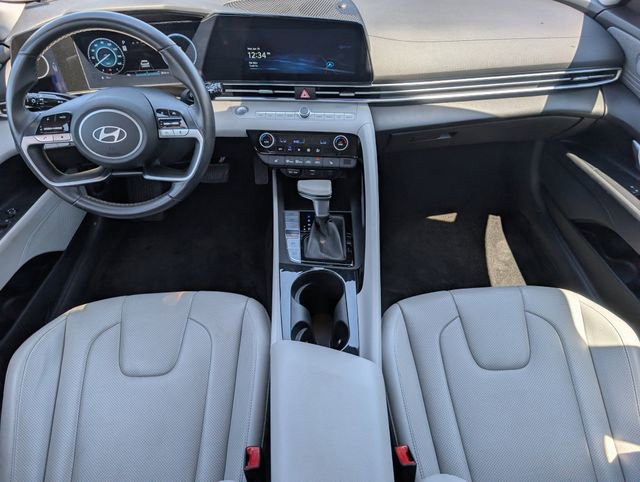 Used 2025 Hyundai Elantra Limited image 5