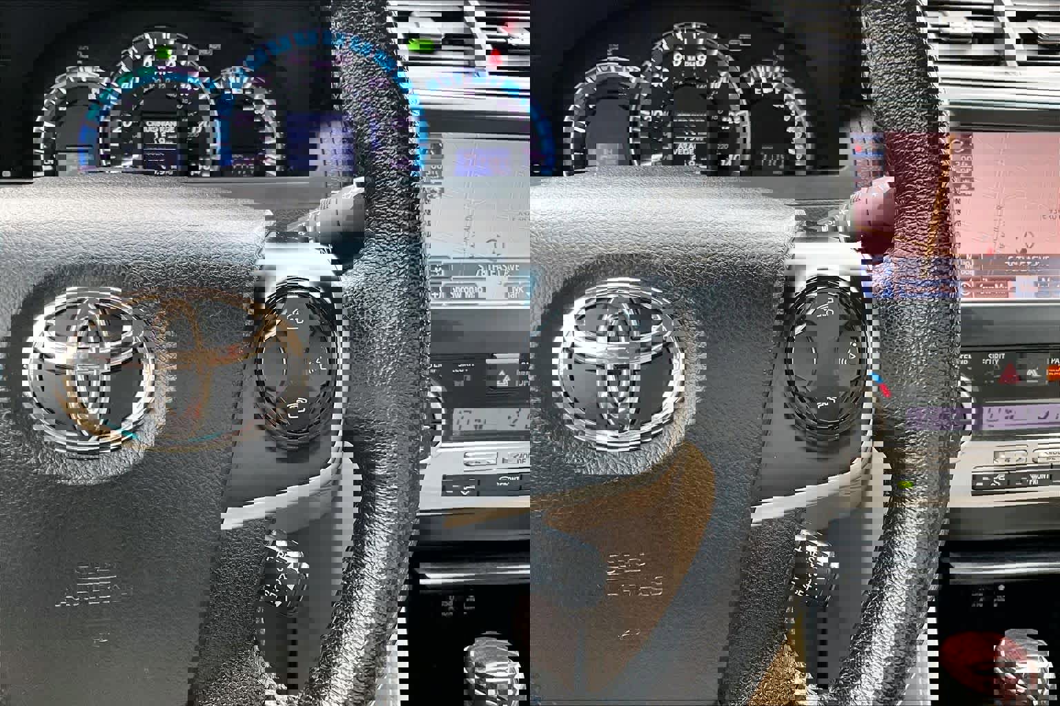 Used 2012 Toyota Camry XLE w/ Leather Pkg FWD image 25