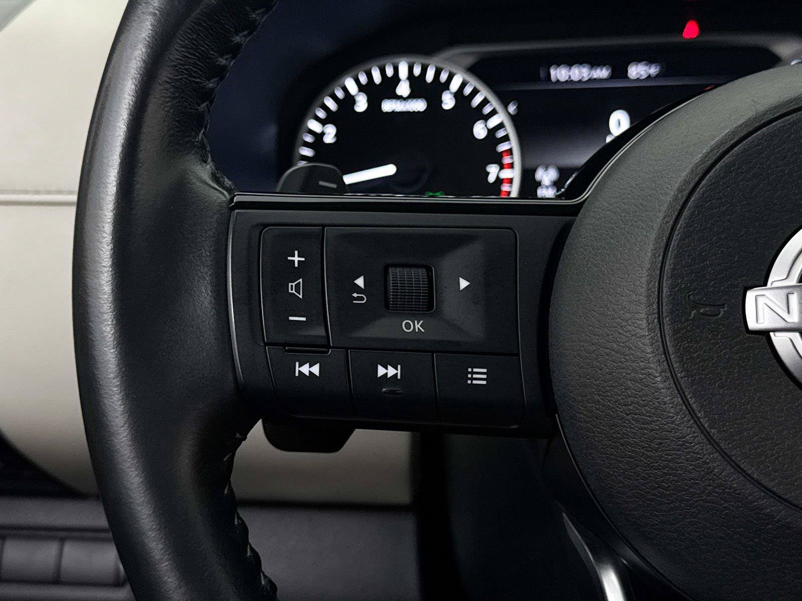 Used 2022 Nissan Pathfinder SV FWD image 34