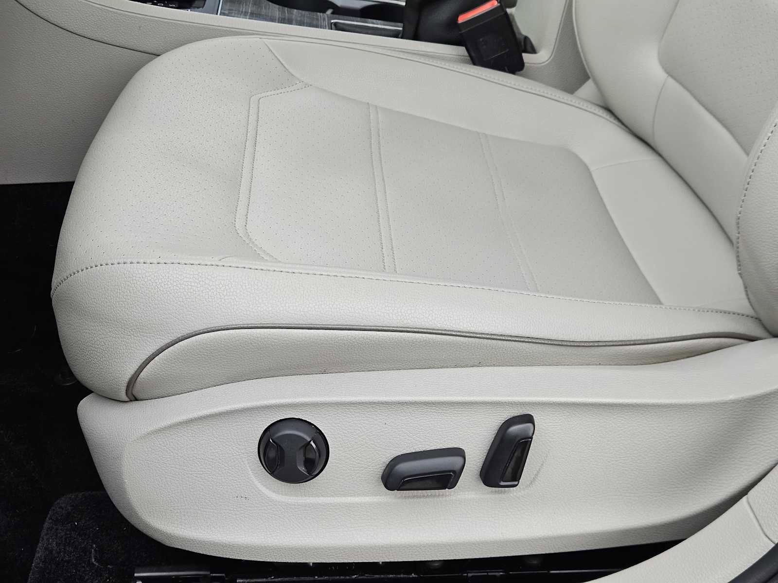 Used 2017 Volkswagen Passat 1.8T SE image 24