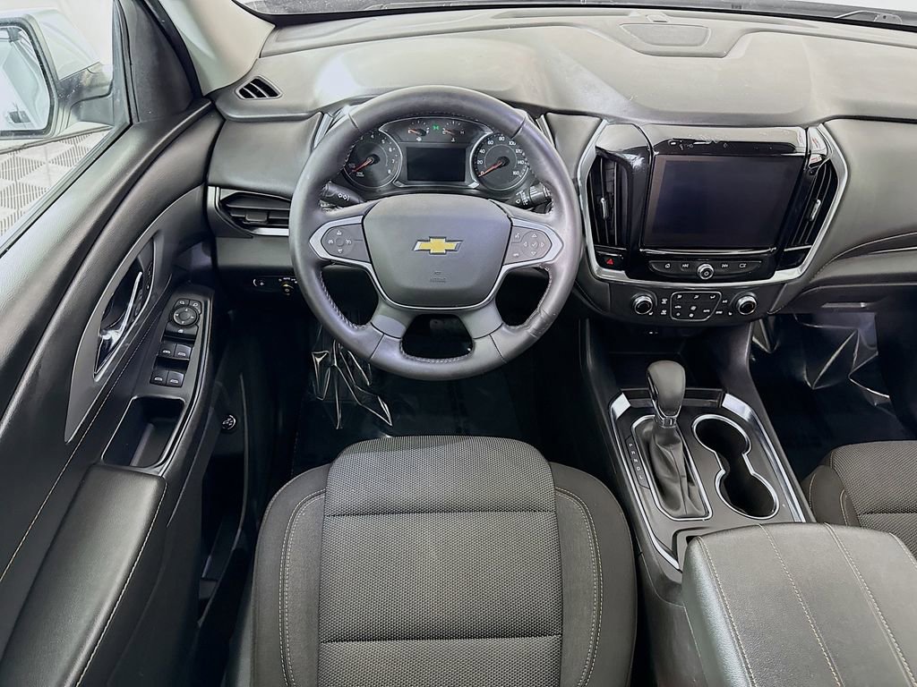 Used 2021 Chevrolet Traverse LT FWD image 3