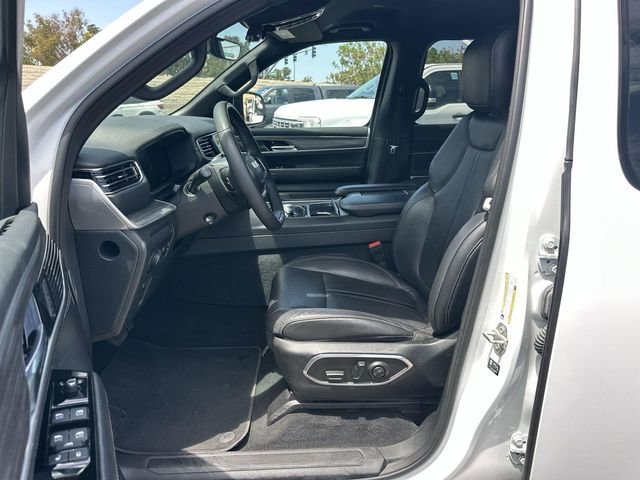 Used 2023 Jeep Wagoneer L Series II AWD/4WD image 7