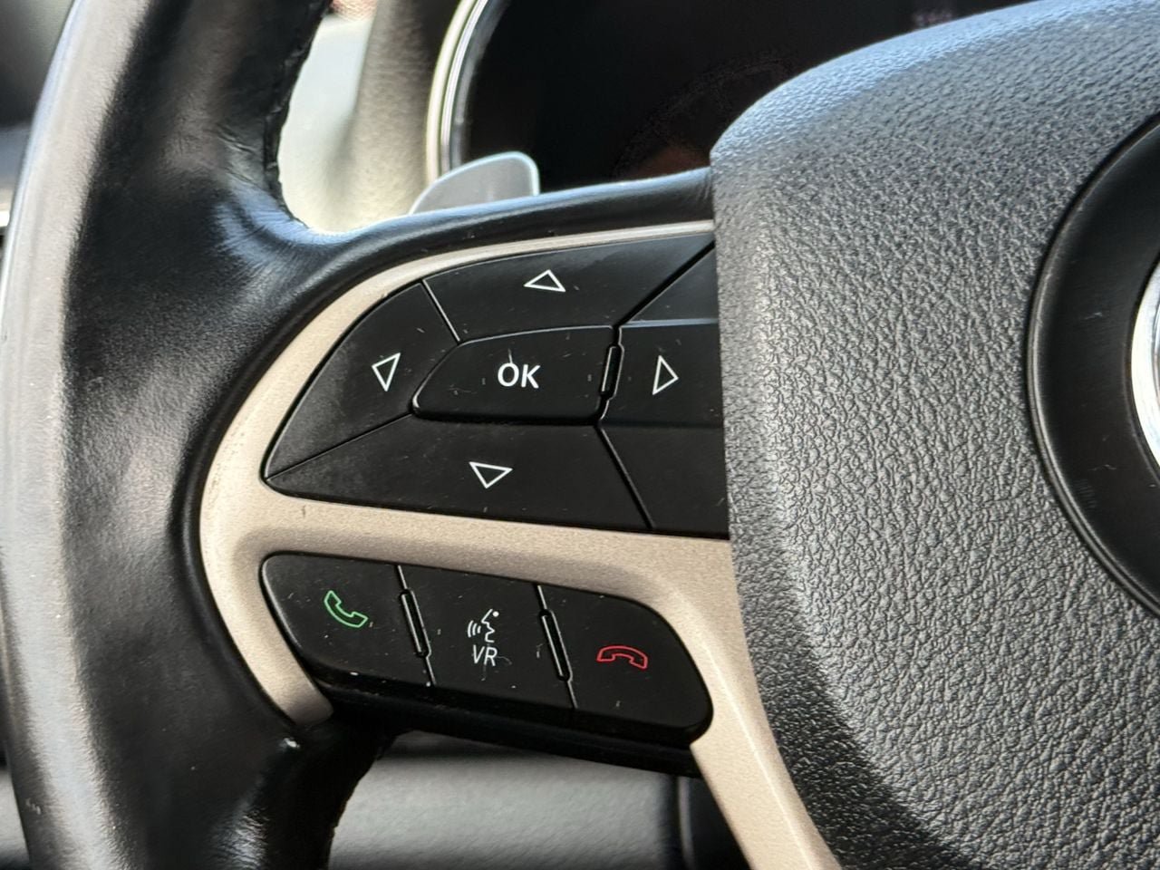 Used 2017 Jeep Grand Cherokee Laredo RWD image 13